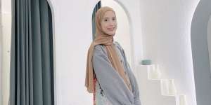 Inspirasi Gaya Fanny Fabriana Tabrak Pattern dan Warna, Unik tapi Tetap Anggun