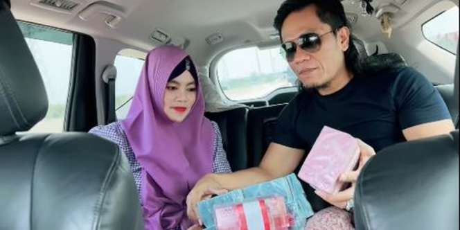Bantu Pengungsi Semeru, Gus Miftah Bawa Tumpukan Uang