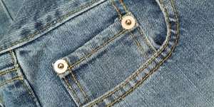 Banyak yang Belum Tahu! Ternyata Ini Fungsi Kancing Kecil di Kantong Celana Jeans