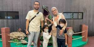 Cerita Revaline S Temat Ajak Buah Hati Bermain Sambil Belajar dengan Dinosaurus