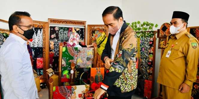 Ssstt, Segini Nilai Belaja Jokowi dan Istri saat Shopping di Bandara Blora