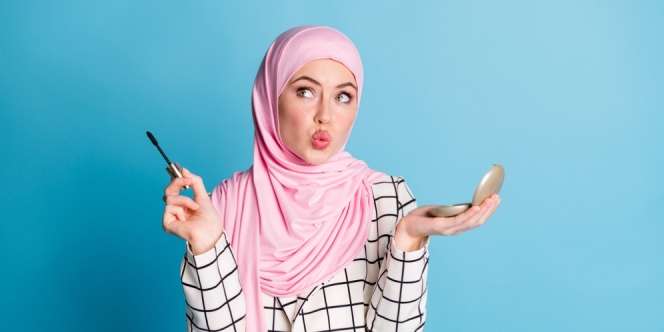 Trik Melentikkan Bulu Mata ala MUA Blackpink