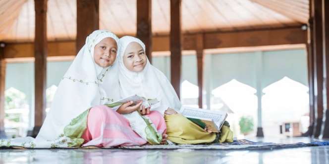 Allah SWT Beri Hadiah Istimewa untuk Orangtua yang Anaknya Membaca Alquran