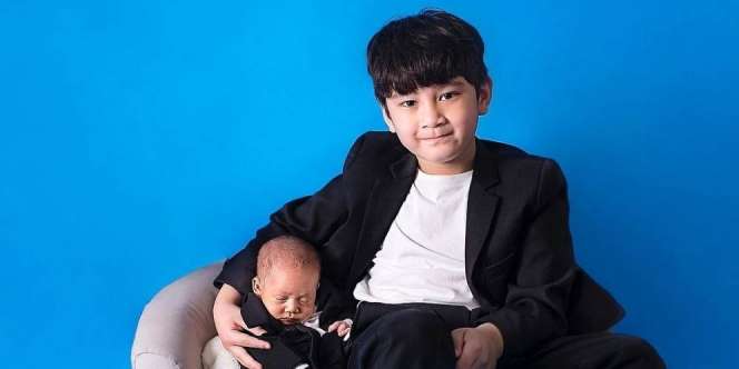 Rayyanza Sudah Pakai Sepatu Desainer, Warganet: Berselimut Duit Sejak Bayi