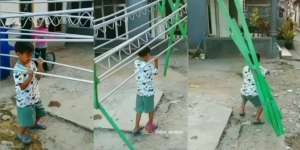 Mau Ngakak Tapi Kasihan, Aksi Bocah Banyak Gaya Malah Berakhir Kejepit Jemuran