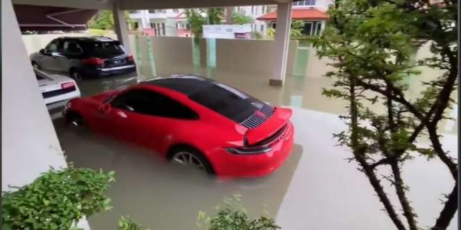 Situasi Genting, Menteri Malaysia Malah Bikin Seremoni Mewah Penyerahan Bantuan Banjir