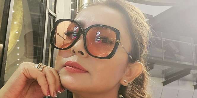 Mayangsari Pajang Foto Masa Muda Ibunda di Hari Ibu, Wajahnya Mirip Kiran?