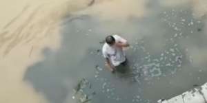 Nekat Akhiri Hidup Loncat dari Jembatan Berujung Malu, Sungainya Cetek