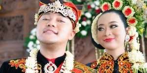Setelah Diarak Keliling Kota Banyuwangi Acara Ngunduh Mantu, Istri Danang D'Academy Pingsan 