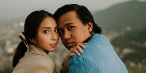 Sweet! 5 Potret Pernikahan Joshua dan Clairine