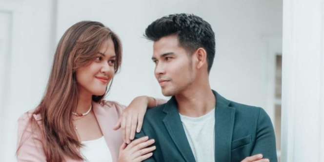 Viral Foto Syuting di Tempat Pengungsi Semeru, Pesinetron Leo Consul dan Rebecca Tamara Minta Maaf