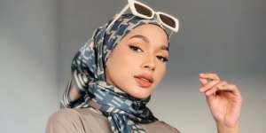 Penggunaan Pashmina Satin, Cocok untuk Kondangan