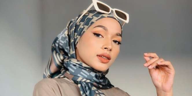 Penggunaan Pashmina Satin, Cocok untuk Kondangan
