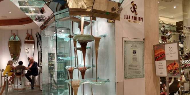 Lihat Detail Chocolate Fountain Terbesar di Dunia