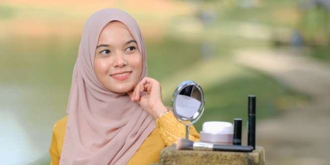 Lakukan 2 Langkah Perawatan Kulit untuk Mencegah Makeup Menggumpal dan Hancur
