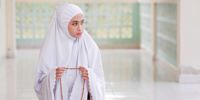 13 Manfaat Dzikir kepada Allah SWT, Menenangkan & Membersihkan Hati yang Kotor