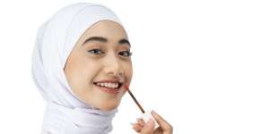 Bikin Lipstik Awet Sepanjang Hari, Yuk!