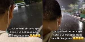 Momen Haru Ayah Bela-belain Jemput Putrinya pada Hari Pertama Kerja di Bawah Hujan Lebat