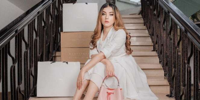 Tasya Farasya dan Anak Kompak Pakai Dress, Netizen: Harganya Gaji Guru Honor 6 Bulan