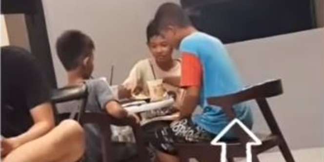 Haru, 3 Bocah Ngobrol dengan Bahasa Isyarat Meski Difabel Hanya 1