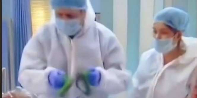 Kejanggalan Adegan Drama India Kalahkan Sinetron +62, Pakai Alat Pacu Jantung Sikat Toilet!