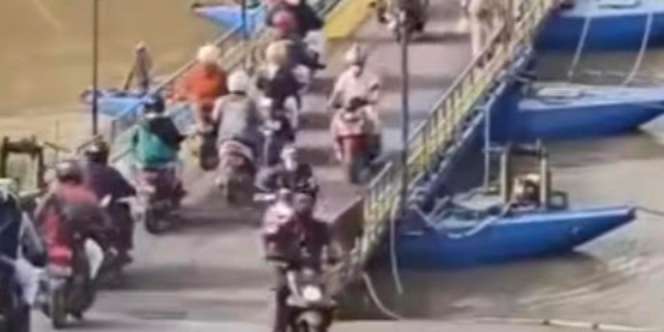 Viral Usaha Jembatan Perahu H Endang di Karawang, Omzetnya Rp20 Juta per Hari