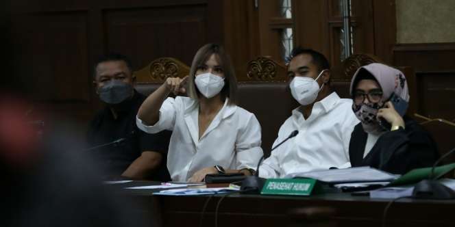 Nia Ramadhani Tahan Tangis Saat Menghubungi Putrinya Usai Dituntut 1 Tahun Rehab