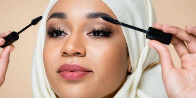 Tutorial Wet Eye Makeup Look Hanya Pakai 2 Produk