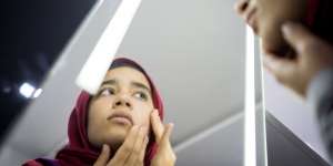 Kenali Acne Kosmetika, Jenis Jerawat yang Disebabkan Oleh Pemakaian Makeup