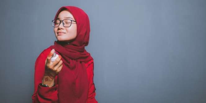 Trik Membuat Wajah Flawless dengan Pengaplikasian Setting Spray yang Tepat