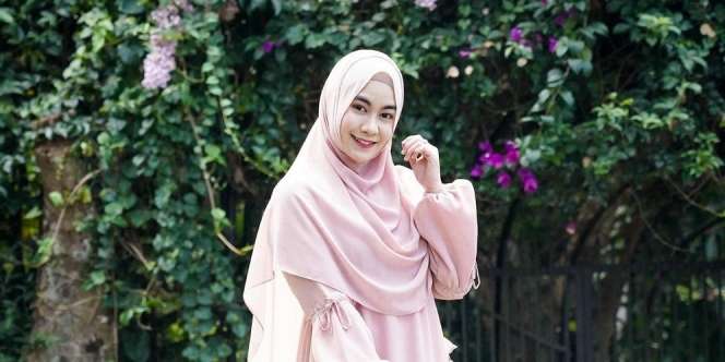Gaya Anggun Anisa Rahma dengan Warna Pastel nan Lembut