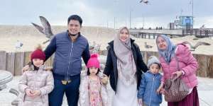 Potret Liburan Oki Setiana Dewi dan Keluarga di Amerika