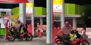 Ulah Bocil Santuy Nemplok di Dek Motor Saat Emaknya Isi Bensin Bikin Netizen Ngakak
