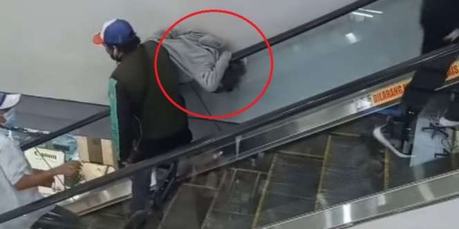 Video Detik-Detik Menegangkan Kepala Pria Terjepit Eskalator, Satu Mall Heboh