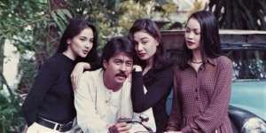 10 Foto Lawas Maudy Koesnaedi di Serial ‘Si Doel Anak Sekolahan’, Paling Cantik di Zamannya!