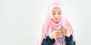 Cara Mandi Wajib Setelah Haid Beserta Doanya, Ketahui Juga Adab Wanita Saat Haid