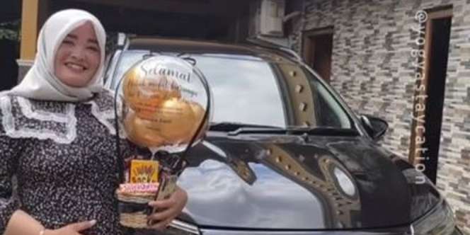 Perjuangan 3 Tahun Berbuah Manis, Ibu Ini Beli Mobil Impian dari Tabungan di Botol Plastik