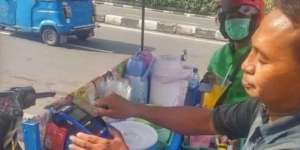 Viral, Penjual Es Keliling Terapkan Sistem Pembayaran Cashless