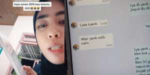 HP Jadul Ketemu Lagi, Gadis Ini Ngakak Sendiri Baca Chattingan Alay dengan Mantan Pacar di Blackberry Messenger