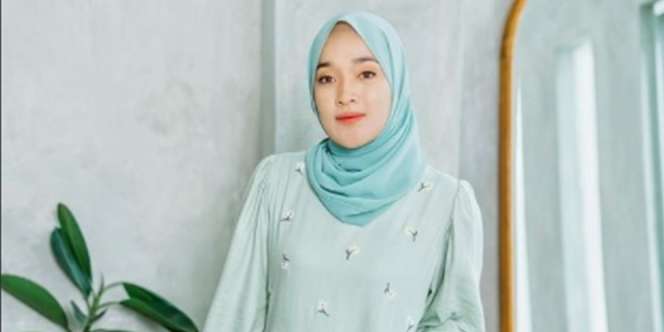 10 Potret Terbaru Ririe Fairus, Paras Cantiknya Curi Perhatian!