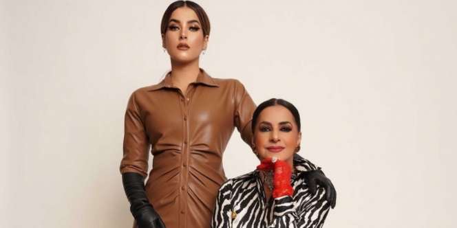 Outfit Tasya Farasya Berpose Bareng Ibu, Dipuji Kalahkan Modelnya