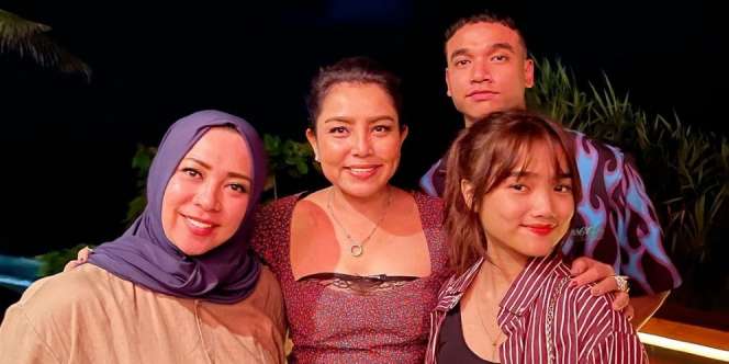 Komentar Kocak Melly Goeslaw di IG Mayangsari: `Akhirnya Mayang dan Fuji Akur`