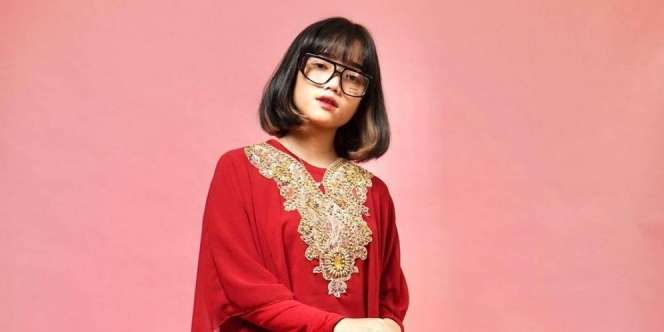 Memiliki Selera Fashion yang Modis, 5 Potret Anggun Fuji Saat Kenakan Dress
