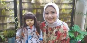 5 Potret Terbaru Ria Enes Pemilik Si Boneka Suzan