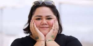 8 Potret Terbaru Jelita Adik Olla Ramlan Usai Diet Hingga Turun 32 Kg, Tato Di Tubuhnya Curi Perhatian!