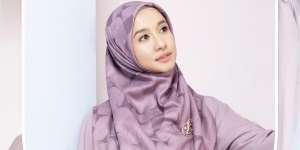Tampilan Feminin Laudya Cynthia Bella Pakai Outfit Warna Kalem