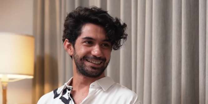 Reza Rahadian Ungkap Perasaan dan Rahasia Adegan Mesra dengan Anya Geraldine di Layangan Putus