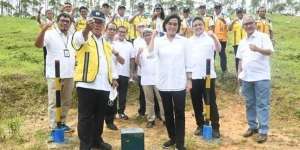 Berpose Bak Model di Titik Nol Ibu Kota Baru, Lihat Gaya Dua Menteri Jokowi