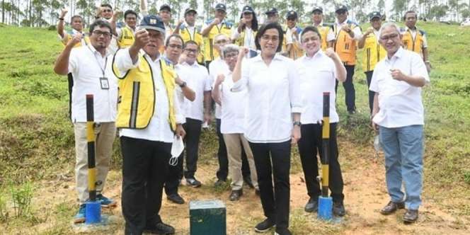 Berpose Bak Model di Titik Nol Ibu Kota Baru, Lihat Gaya Dua Menteri Jokowi