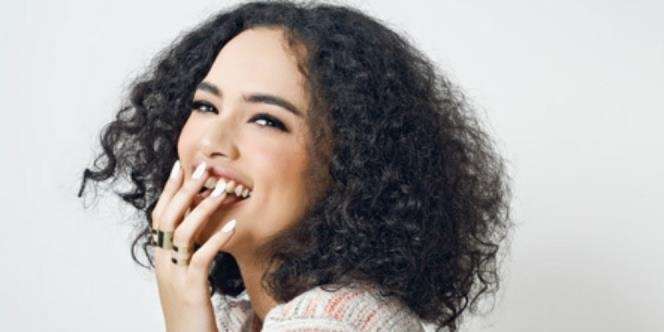 Tonjolkan Keunikan Rambut Keritingmu? Begini Langkah Tepat Merawatnya